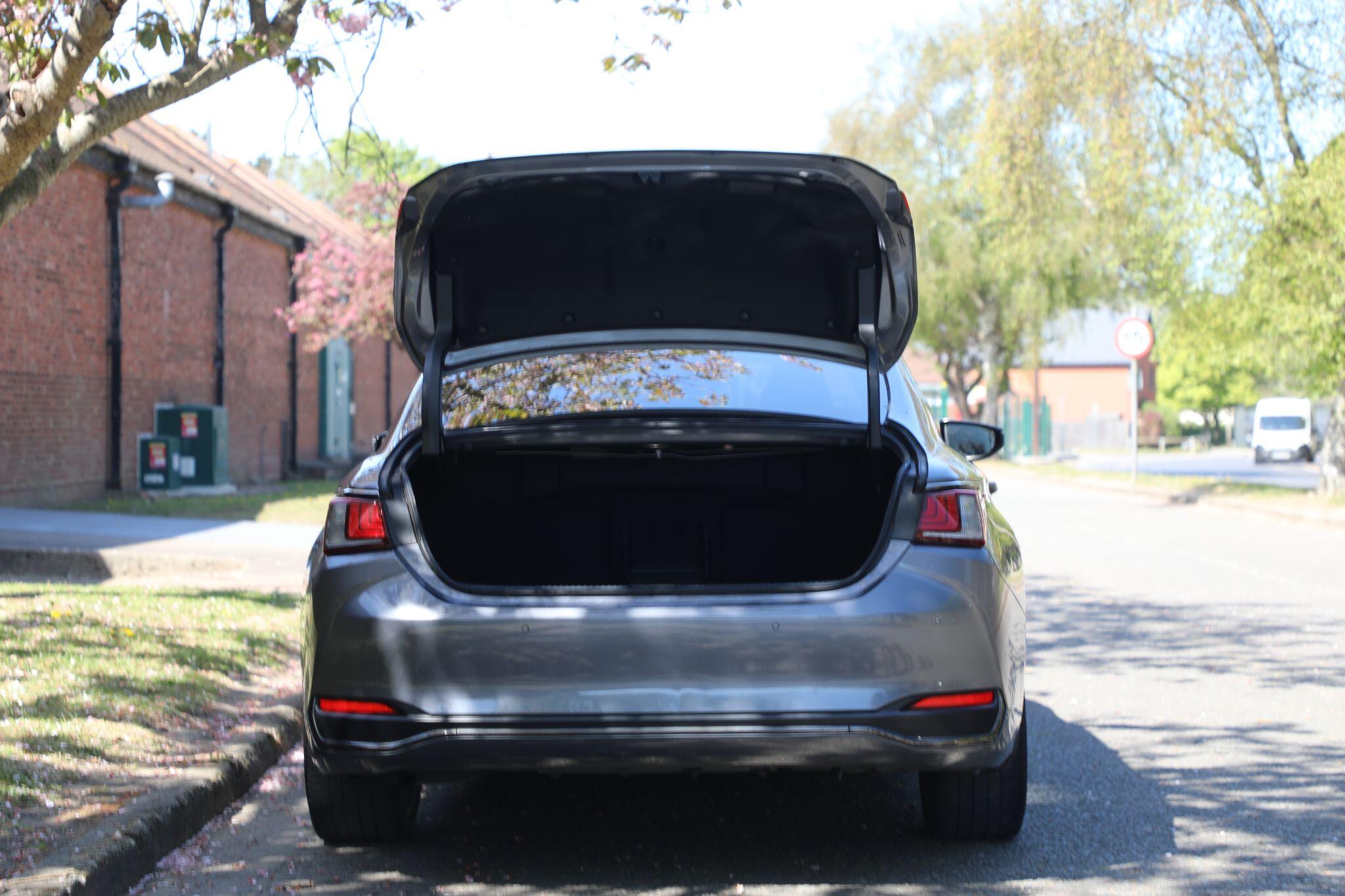 Large vehicle image
